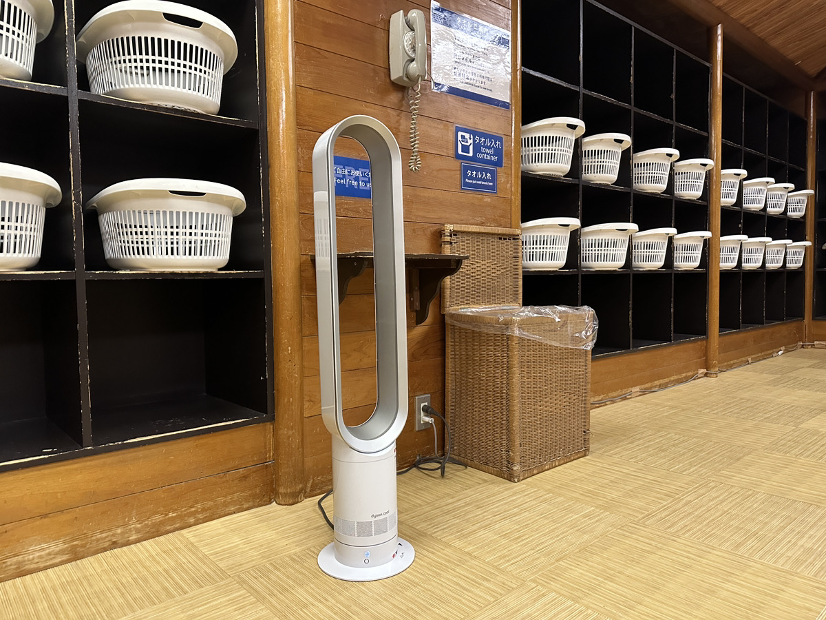 大浴場　扇風機　脱衣所　ダイソン